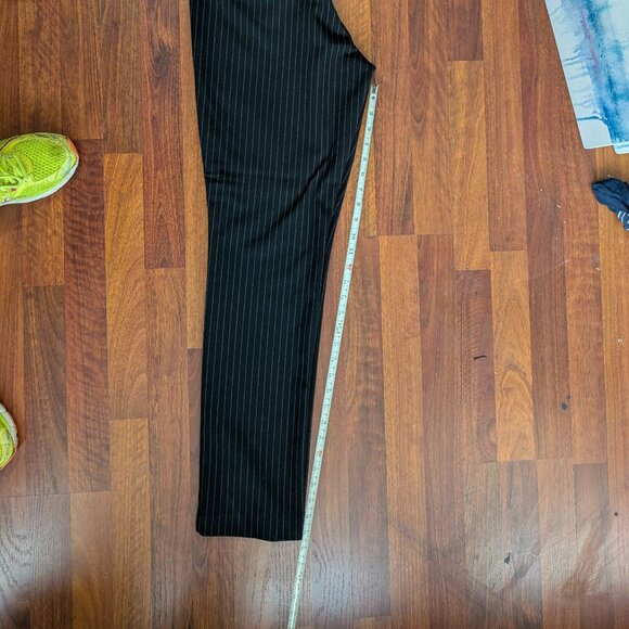 Gloria Vanderbilt Black Pinstripe Haven Trousers Size 6  Work Dress Pants - Picture 3 of 6